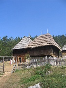 Брвнары в селе Сирогойно (Златиборский округ), Западная Сербия