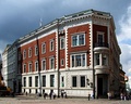 Banco en la Plaza del Domo, Riga. Construido en 1887