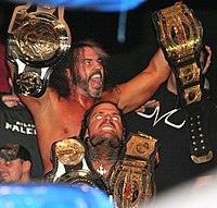 Jeff y Matt como los Campeones Mundiales en Parejas en 2007.