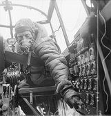 Piloto de Lancaster a los mandos, izquierda, ingeniero de vuelo a la derecha