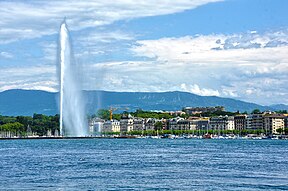 De arriba abajo y de izquierda a derecha: Jet d'Eau, la Catedral de Ginebra, el Palacio de las Naciones, la Universidad de Ginebra, el Lago Lemán y el Comité Internacional de la Cruz Roja.