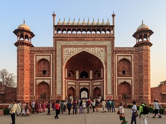 Darwaza de acceso al Taj Mahal.