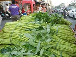 Bundles of I. aquatica being sold by a roadside vendor in Makati City, Philippines