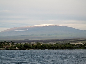 Мауна-Кеа с зимней снеговой шапкой