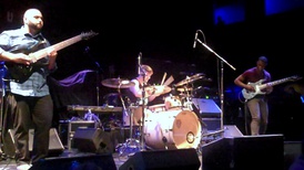 Концерт 24 ноября 2010 года; слева направо: Хавьер Рейес, Нэйвен Коппервейс, Тосин Абаси