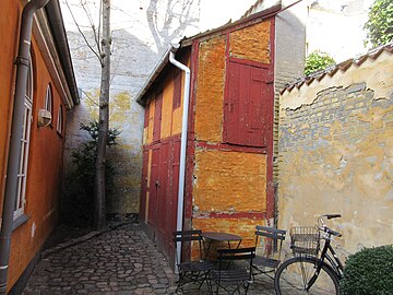 Outbuilding in the appendix to the courtyard