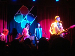 The Bird and the Bee performing at The Bell House in Brooklyn, New York City on March 6, 2009. From left: Greg Kurstin, Alex Lilly, Juliette Commagere, Inara George
