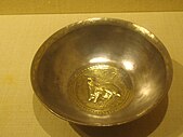 Cuenco de plata dorada de la dinastía Tang (618-907 d. C.). MET.