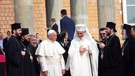 Pope Francis (left, in white, with a zucchetto) and Patriarch Daniel (right, in white, wearing a klobuk)