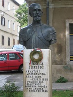 Statue of Nikola Jurišić in Senj, Croatia (left) and in Kőszeg, Hungary (right)
