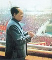 Mao frente a una multitud.