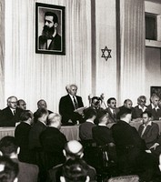 David Ben-Gurión declara formalmente la constitución del Estado de Israel (1948).
