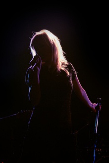 Kish Mauve's Mima Stilwell performing in London, 2006