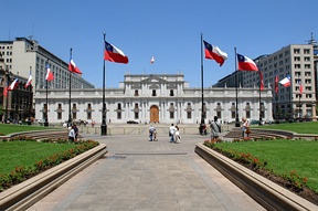 El Palacio de La Moneda es la sede del presidente de la República, jefe de Estado y Gobierno de Chile.