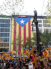 Pro-Catalan independence (left) and pro-Spanish unity demonstrations in Barcelona.