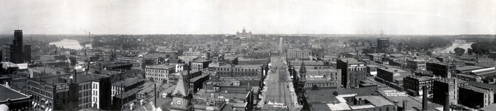  A 1906 panorama, with the Iowa State Capitol in center