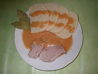 Свинина с миланским соусом и дрожжевыми клёцками