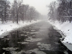 Среднее течение Ольше между городами Чески-Тешин и Цешин в декабре 2005 года.
