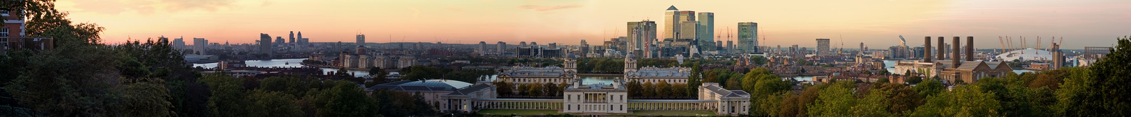  The northwards view from Greenwich Park (in 2007), with the Queen's House and the wings of the National Maritime Museum in the foreground