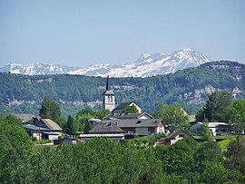 The church and surrounding buildings in Vimines