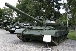 T-55A (left) and T-55AM2B (right) The T-55AM2B has turret brow armour, laser rangefinder over the main gun, rubber side skirts, and thicker front hull armour than the T-55A. Panzermuseum Munster