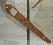 5-струнные «Словиша» XI века, длина 83 см