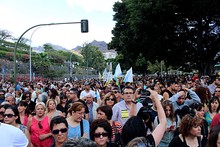 Manifestación del 7 de junio de 2014 contra las prospecciones de Repsol frente a las costas canarias. Se puede leer en la pancarta: ¡Fuera petroleras! Canarias limpia y libre.