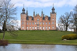 De Viron Castle, serving as town hall