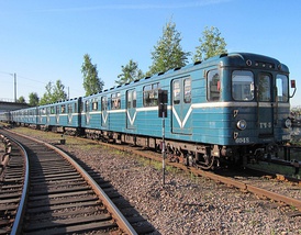 Поезд из вагонов типов Ема-502, Ем-501 и Емх-503 (впереди) в электродепо «Невское»