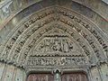 Pórtico del Juicio de la Catedral de León (1260-1280). A los pies de Cristo, Miguel psicopompos pesa las almas para separar sus destinos.