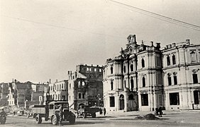 Вид площади в 1941 году. Сгоревшее Здание городской думы