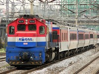 Поезд «Мугунхва» и KTX-Санчхон 