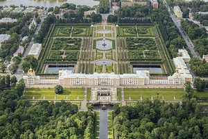 Вид на дворцово-парковый ансамбль с высоты