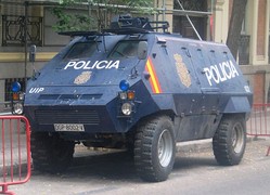 Tanqueta UR-416 de la UIP utilizada en misiones de protección de embajadas en Madrid.