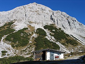 Winter room in the Pfeis Hut in front of the Stempeljochspitze, Karwendel