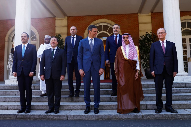 Spain's Prime Minister Pedro Sanchez poses with Spanish Foreign Minister Jose Manuel Albares, Palestinian Prime Minister Mohammad Mustafa, Qatar's Foreign Minister Mohammed bin Abdulrahman bin Jassim Al Thani, Saudi Arabia's Foreign Minister Prince Faisal bin Farhan bin Abdullah, Jordan's Foreign Minister Ayman Safadi, Turkey's Foreign Minister Hakan Fidan and Secretary General of the Organisation of Islamic Cooperation Hissein Brahim Taha pose for a photo at Moncloa Palace in Madrid, Spain, May 29, 2024. REUTERS/Susana Vera REFILE - QUALITY REPEAT DUE TO TRANSMISSION ERROR