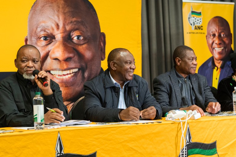 South African président Cyril Ramaphosa, center, meets with senior officials of his African National Congress party during the ANC's National Executive Committee Thursday, June 6, 2024 in Johannesburg, South Africa. The ANC lost its long-held majority in last week's vote but remained the biggest party. An ANC spokesperson said Wednesday that it was now leaning toward a government of national unity that would bring together many of the political parties in a broad agreement, rather than a direct coalition with the main opposition, the Democratic Alliance. (AP Photo/Jerome Delay)