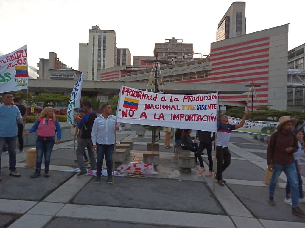 Campesinos se apersonan en Caracas