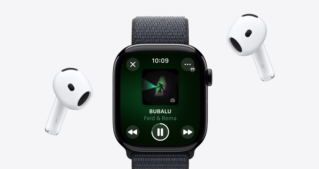 Unos AirPods Pro rodean un Apple Watch Series 9 que reproduce una playlist de Apple Music.