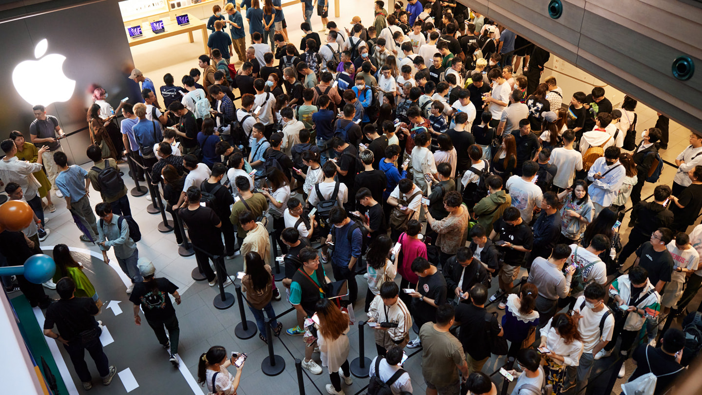 Customers at Apple Nanjing East line up indoors waiting to purchase their new products.