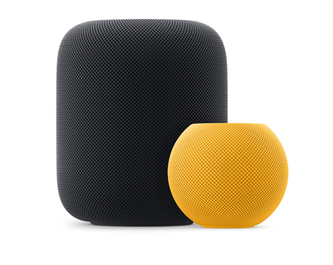 Gece Yarısı renginde bir HomePod ve Sarı bir HomePod mini yan yana duruyorlar