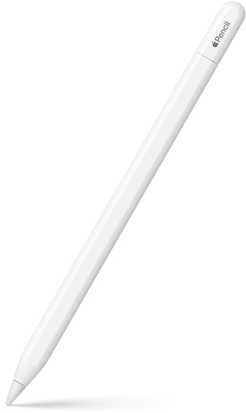 Az USB-C-s Apple Pencil megdöntve áll, a hegye lefele néz. A teteje lekerekített, és látszik, hol tud kinyílni, hogy felfedje az USB-C csatlakozót. A felső részén egy Apple-logó látszik a termék nevével. Lent egy árnyékeffekt jelenik meg.