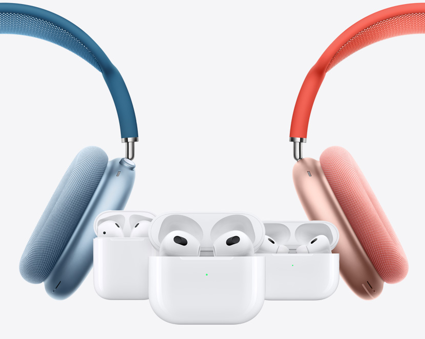 Dos AirPods Max rodean unos AirPods de segunda generación, AirPods de tercera generación y AirPods Pro de segunda generación.