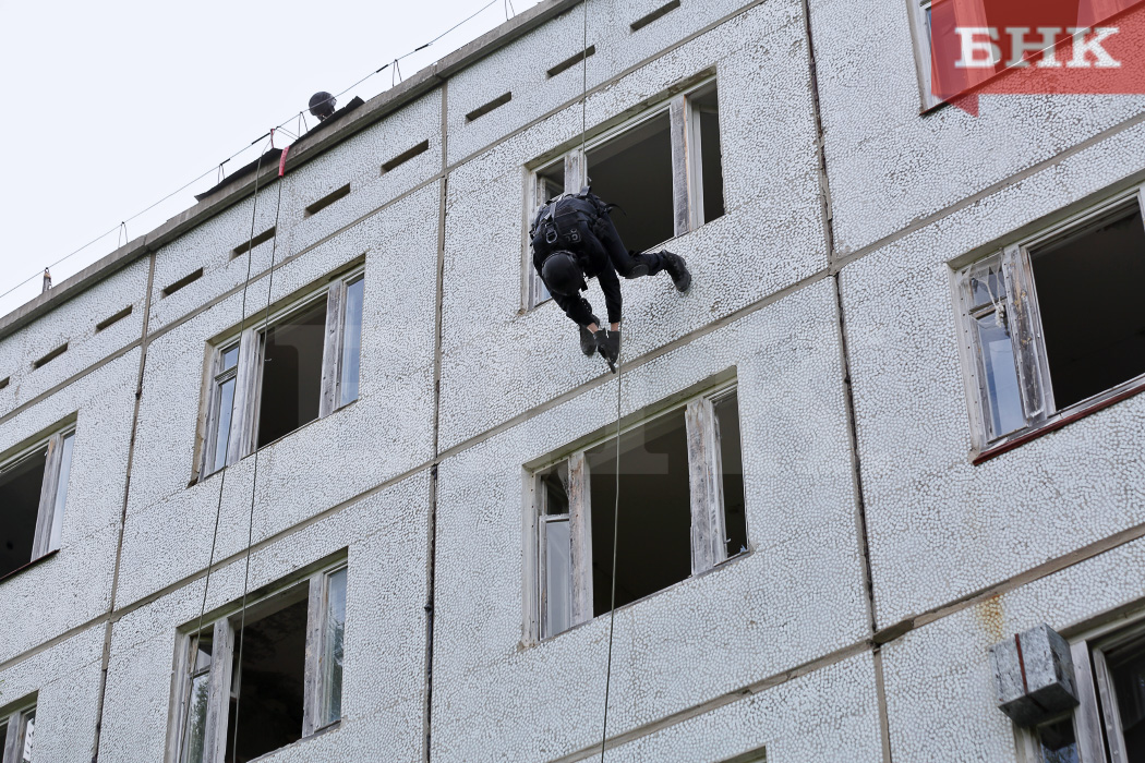 Усинец залез к своей девушке через окно и теперь заплатит штраф