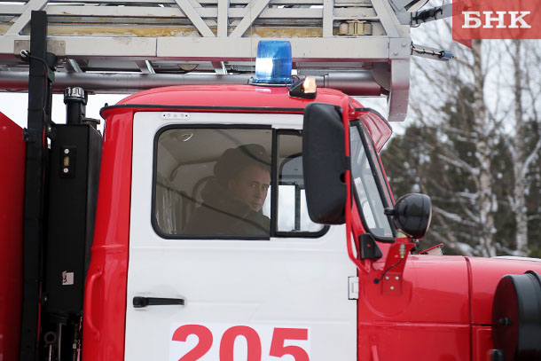 На пожаре в сыктывкарской многоэтажке погиб мужчина