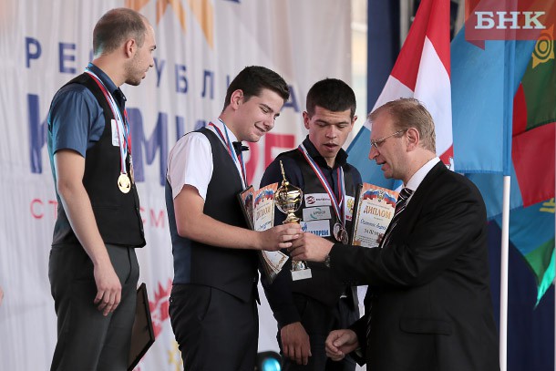 Первые призеры фестиваля национальных и неолимпийских видов спорта получили «долгожданные» награды