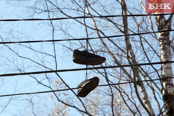 В сыктывкарском спортцентре у подростка украли кроссовки 