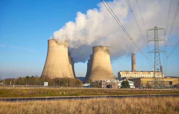 Steam rising from cooling towers at Ratcliffe on Soar power station, Nottinghamshire. Credit: Simon Annable / Alamy Stock Photo