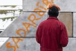 Жители Даугавпилса украшают бетонную елку в рамках граффити-кампании “Дерево общего языка” 1
