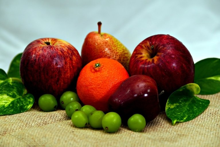 Можно не чистить: 8 овощей и фруктов, которые полезнее есть с кожурой